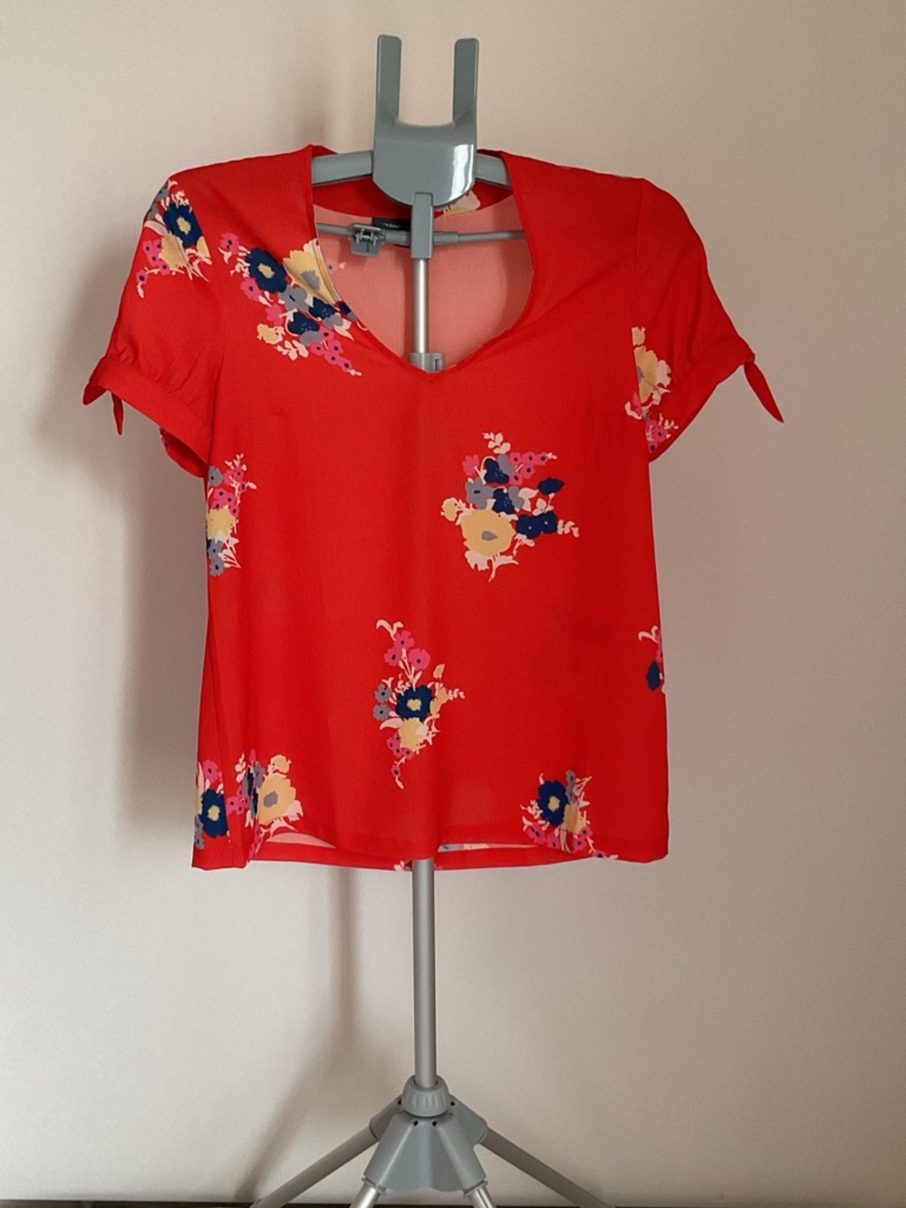 Modcloth Red Floral V-Neck Short Sleeve Blouse